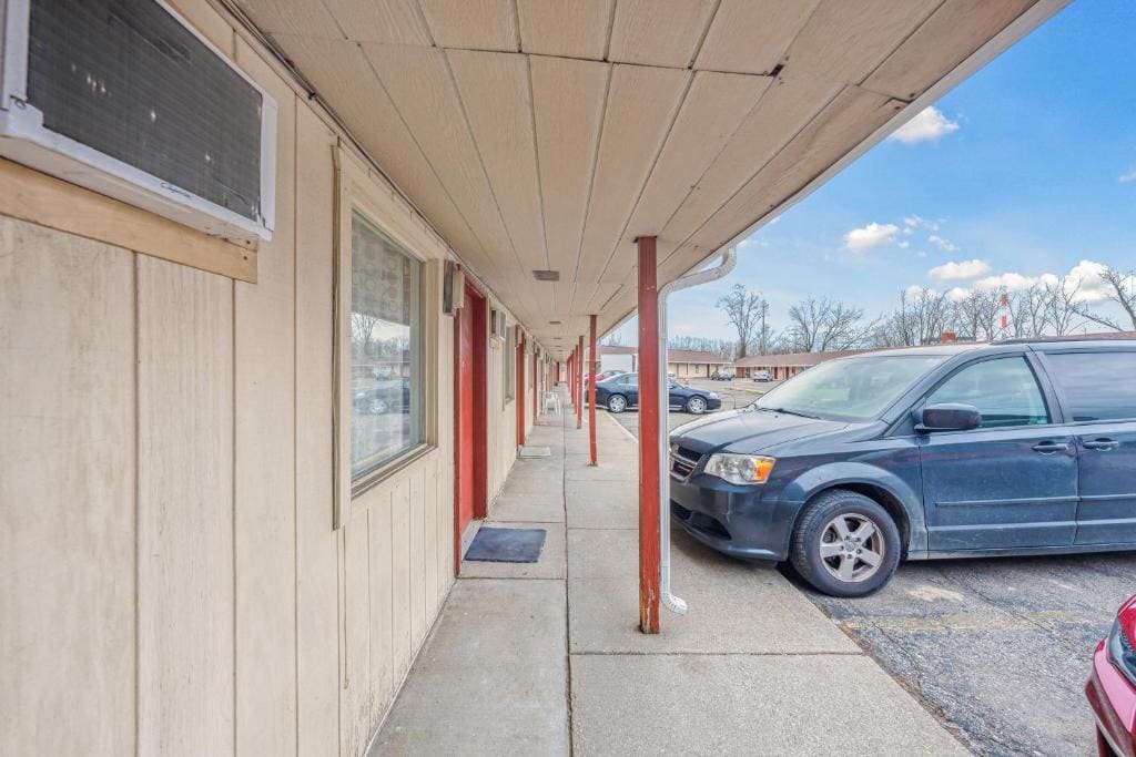 Flint Motel by OYO MI Near I-475 - View 4