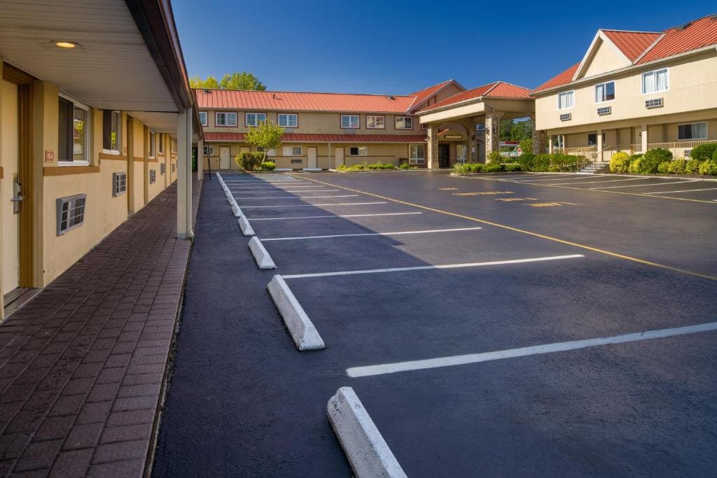 Skyview Motel - View 3