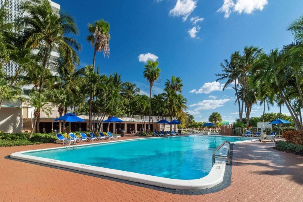 Radisson Resort Miami Beach - View 3