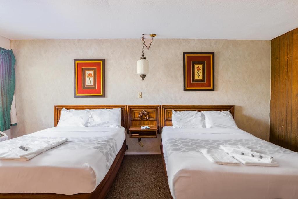Love Hotels Tomahawk by OYO at Lake Mohawksin WI - View 7