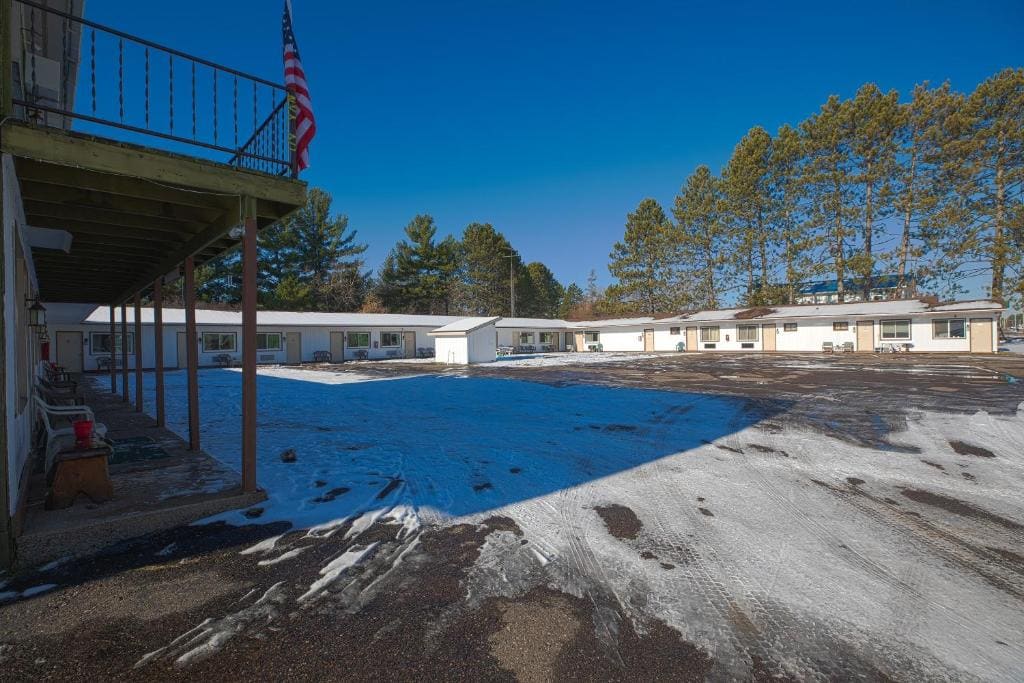 Love Hotels Tomahawk by OYO at Lake Mohawksin WI - View 5