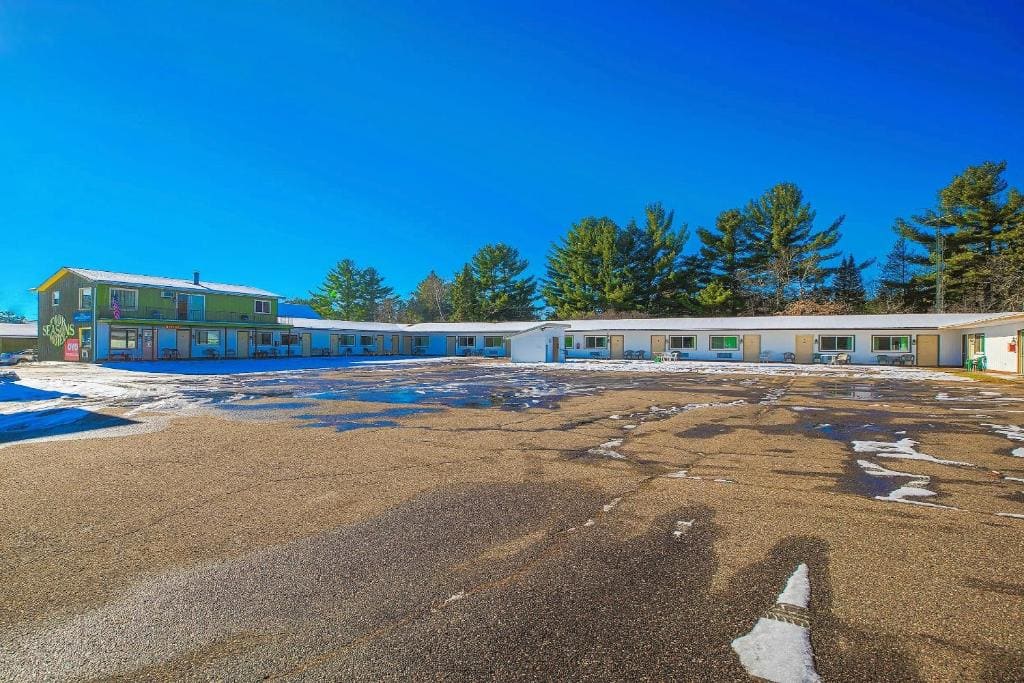 Love Hotels Tomahawk by OYO at Lake Mohawksin WI - View 4