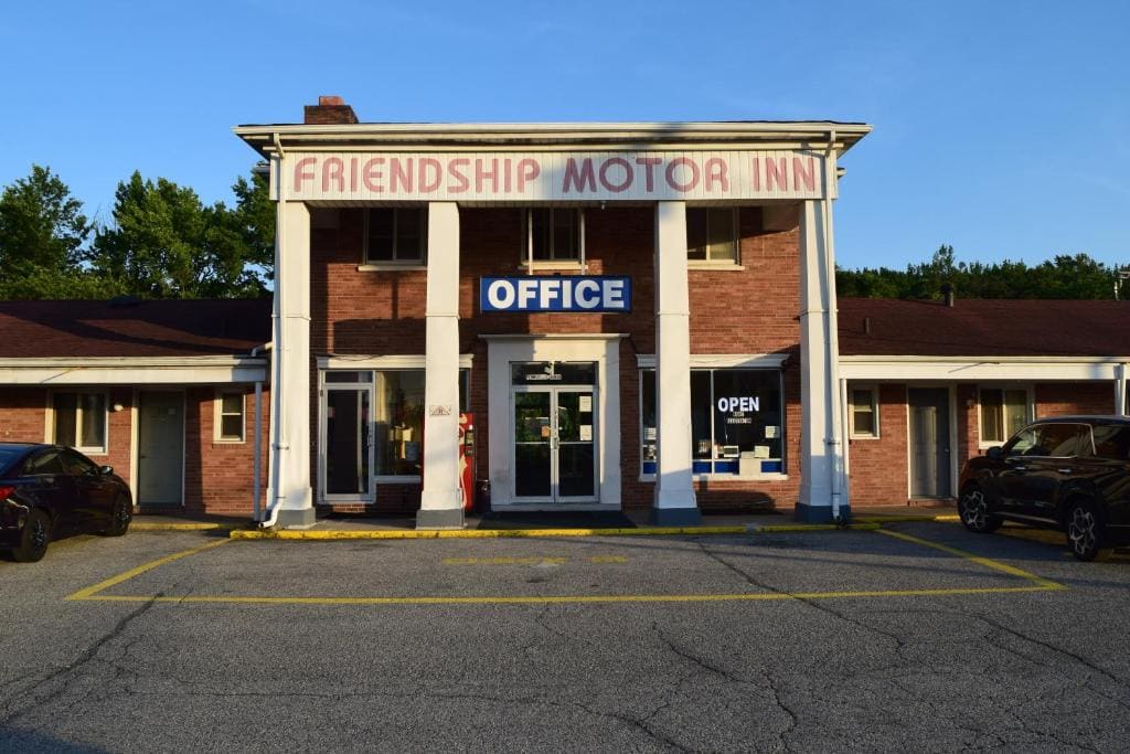 Friendship Motor Inn Carneys Point - Pennsville - View 4
