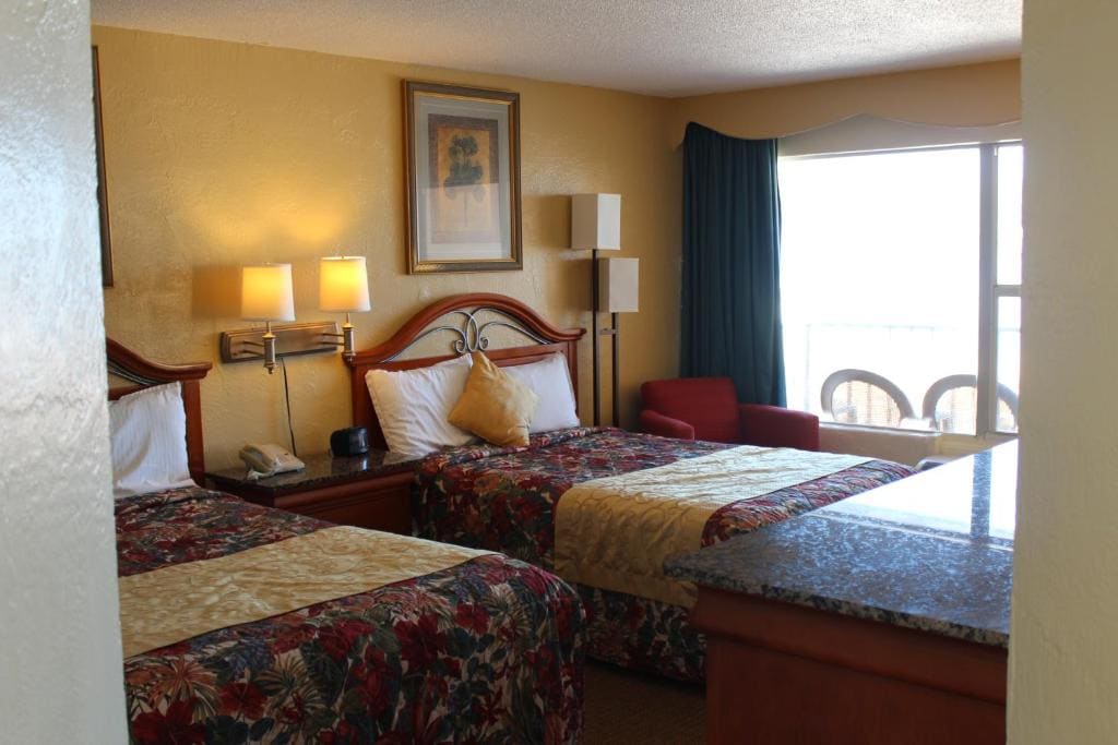 Grand Prix Motel Beach Front - View 2