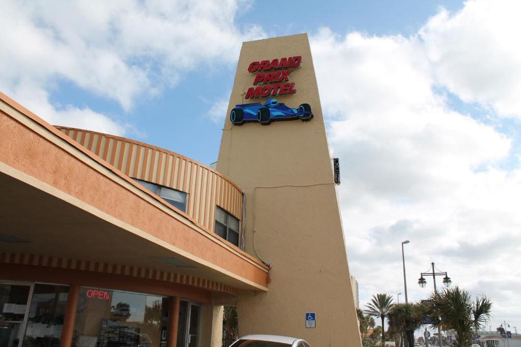 Grand Prix Motel Beach Front - Main view