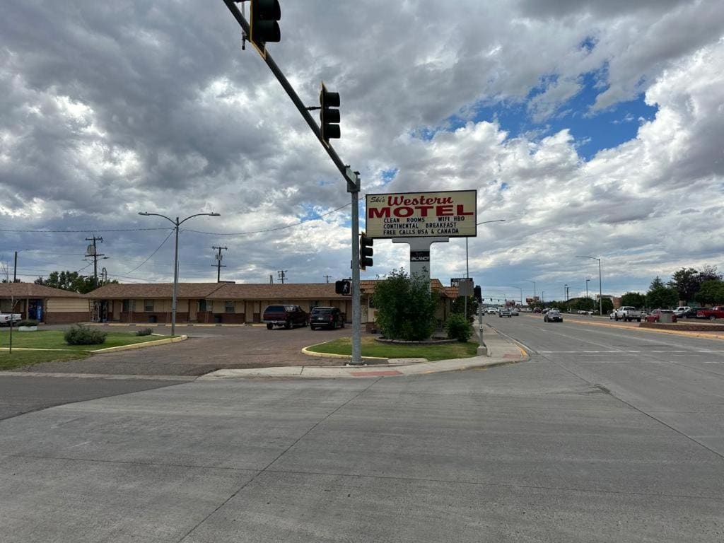 Ski's Western Motel - View 5