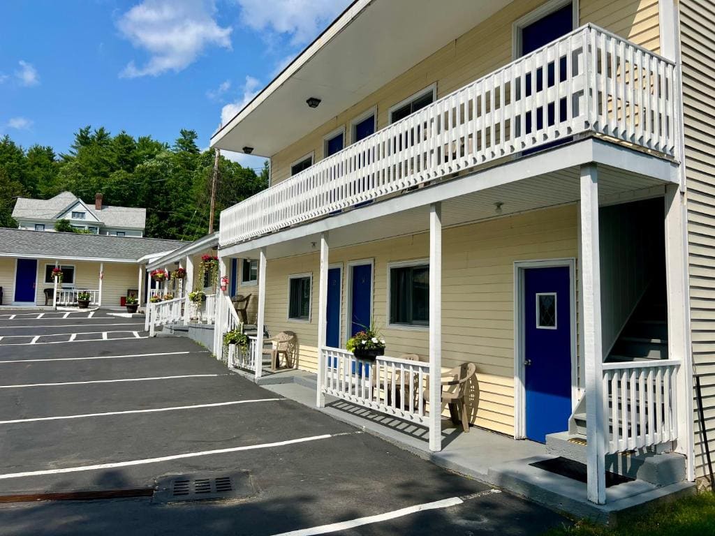 Green Acre Motel - Main view