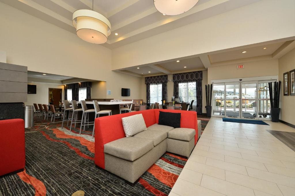 Holiday Inn Express Boston-Milford by IHG - View 4
