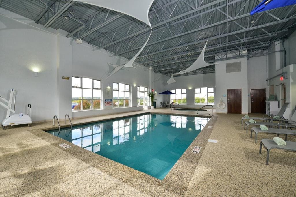Holiday Inn Express Boston-Milford by IHG - View 3