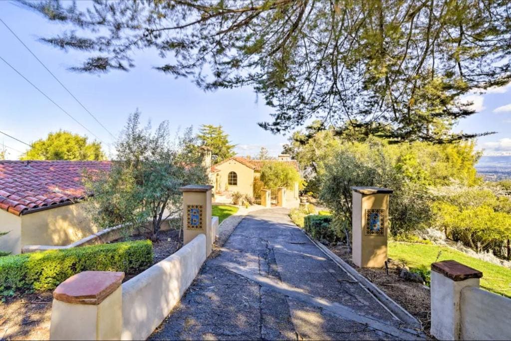 Hacienda - Private Guest Studio - Main view