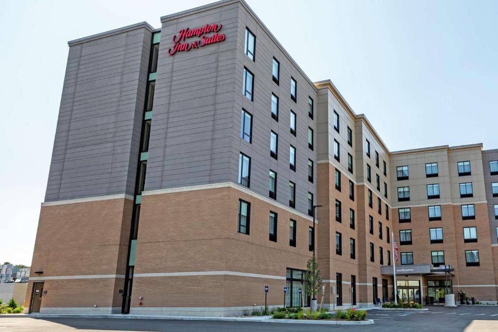 Hampton Inn & Suites Boston/Waltham - Main view