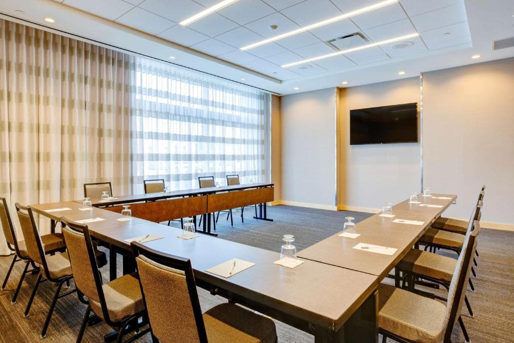 Hampton Inn & Suites Boston/Waltham - View 7