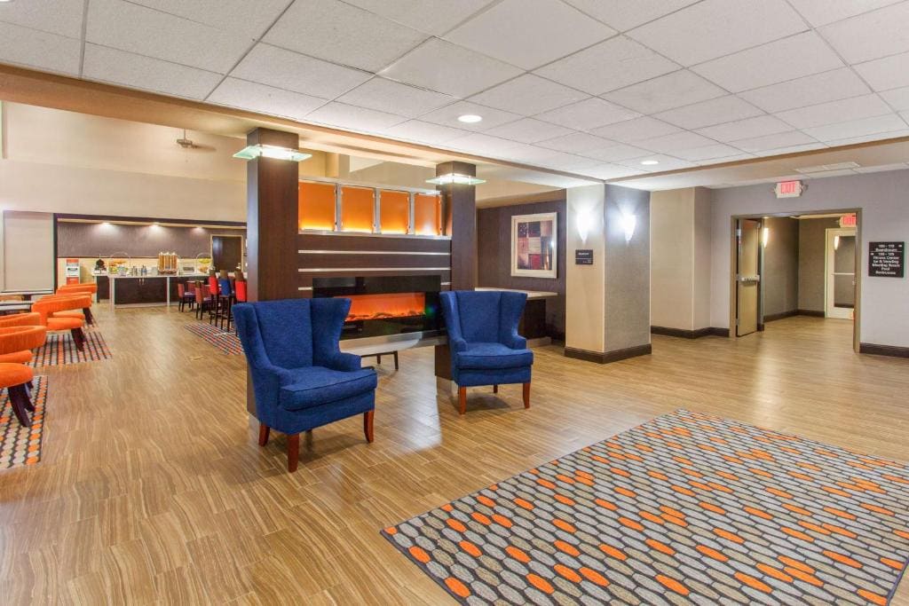 Hampton Inn and Suites Merced - View 4