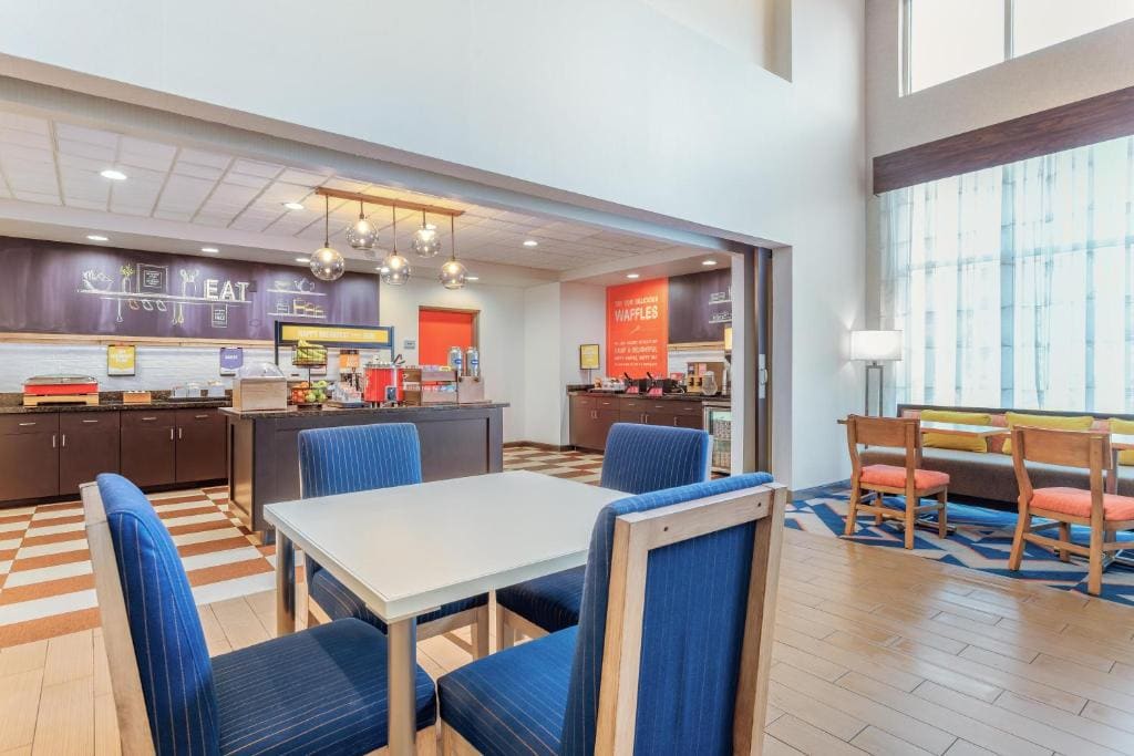 Hampton Inn and Suites Parkersburg Downtown - View 4