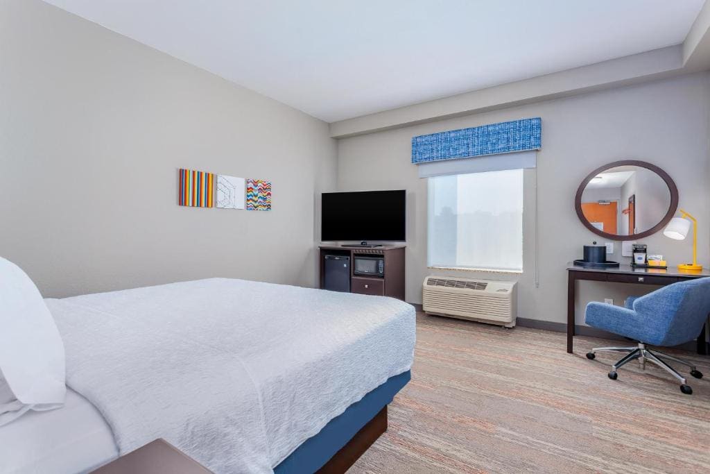 Hampton Inn and Suites Parkersburg Downtown - View 7