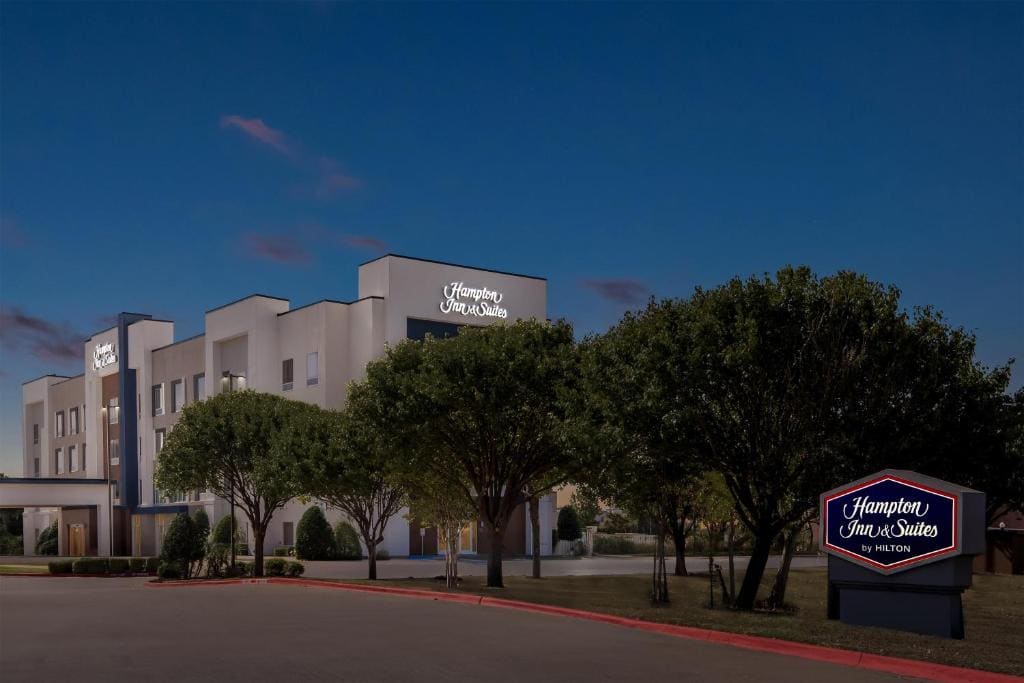Hampton Inn and Suites Waxahachie - Main view