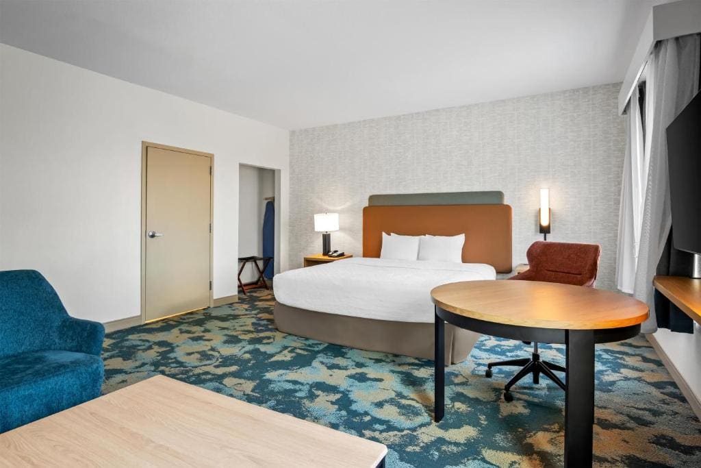 Hampton Inn and Suites Waxahachie - View 7