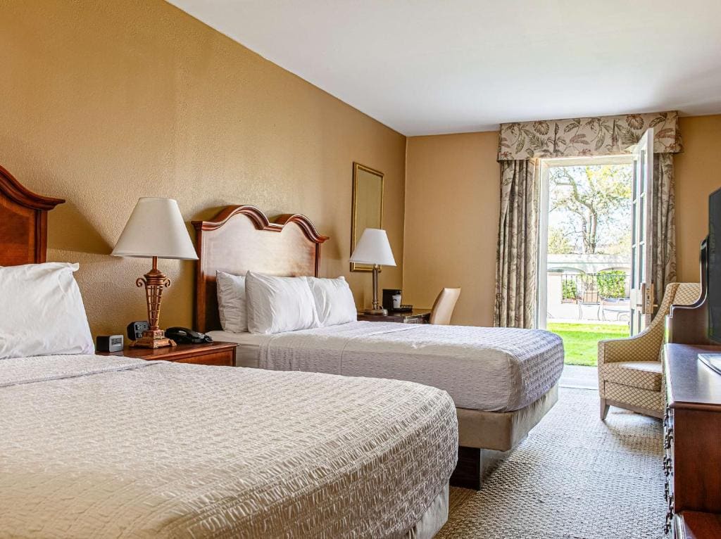 Hampton Inn Charleston-Historic District - View 2