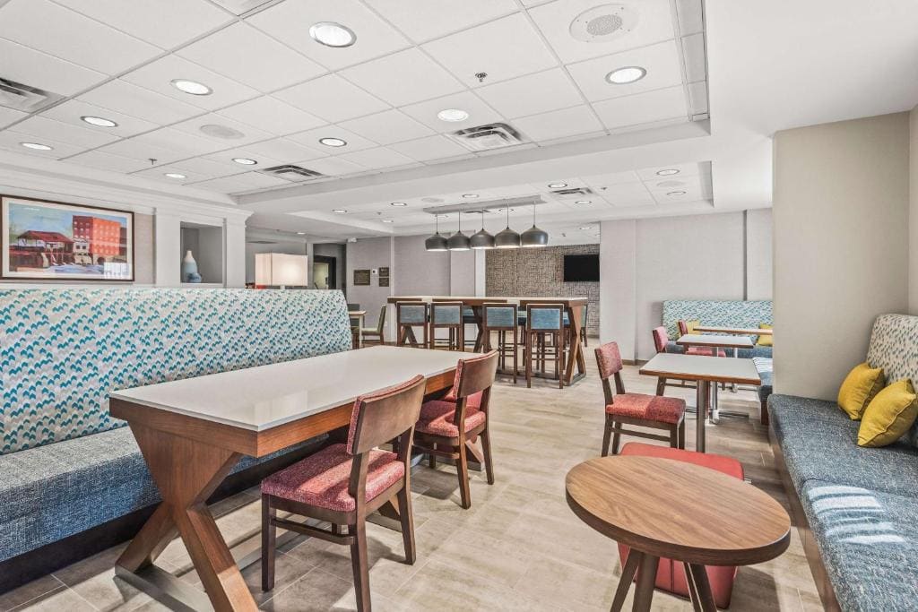 Hampton Inn Columbus-North - View 4