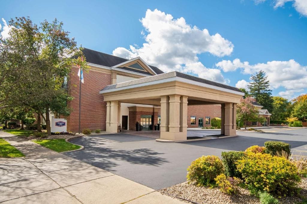 Hampton Inn East Aurora - Main view