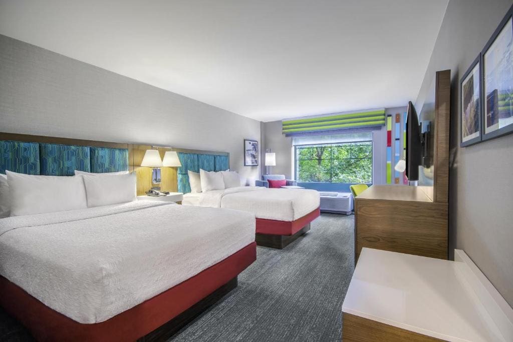 Hampton Inn East Aurora - View 2