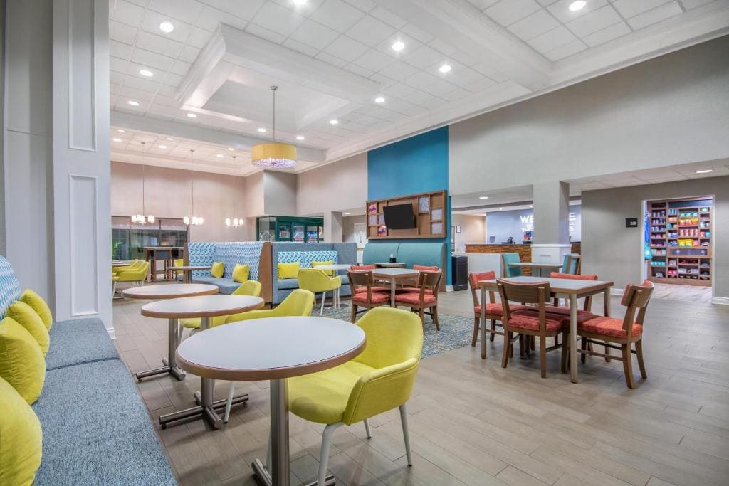 Hampton Inn East Aurora - View 4