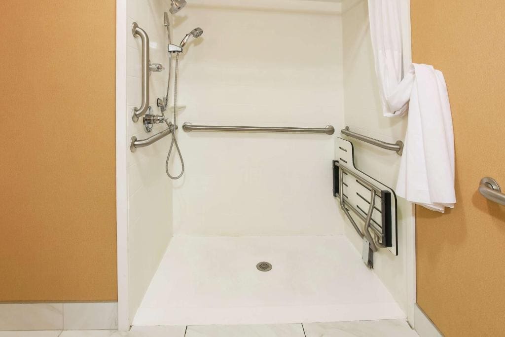 Hampton Inn Elizabethtown - View 4