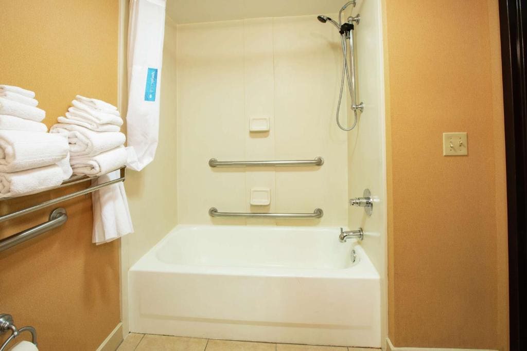 Hampton Inn Elizabethtown - View 3
