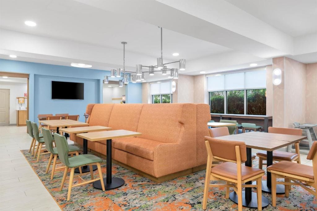 Hampton Inn Gainesville-Haymarket - View 5