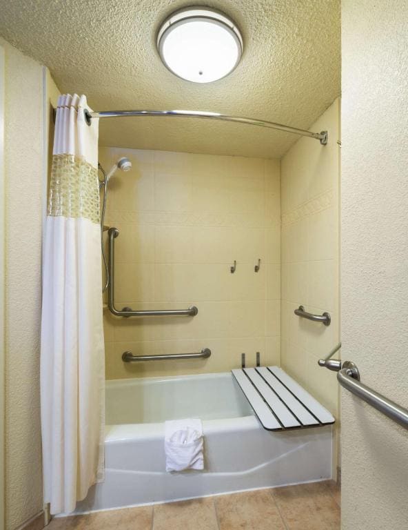 Hampton Inn I-10 & College Drive - View 7