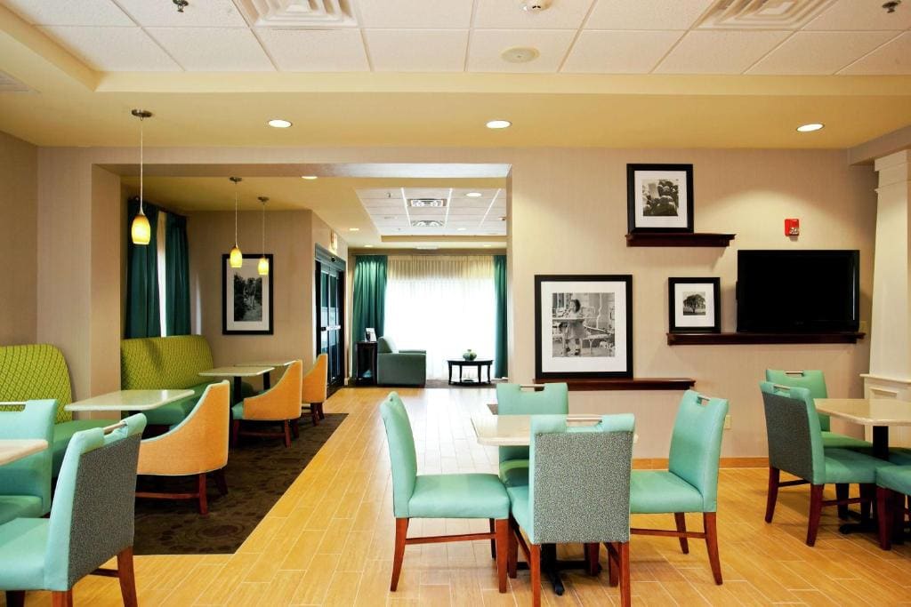 Hampton Inn Inwood - View 3