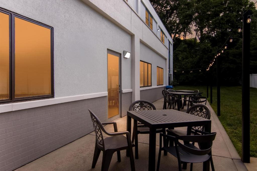Hampton Inn Portage - View 4