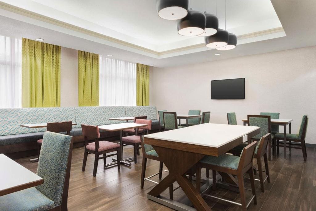 Hampton Inn Quakertown - View 3