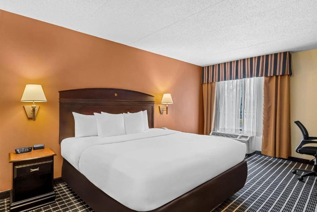 Comfort Inn & Suites Somerset - New Brunswick - View 7