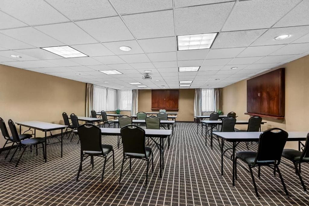 Comfort Inn & Suites Somerset - New Brunswick - View 5