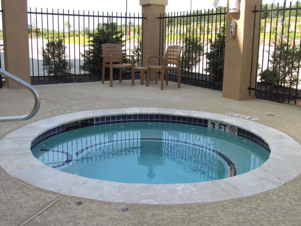 Hampton Inn & Suites Center - View 4