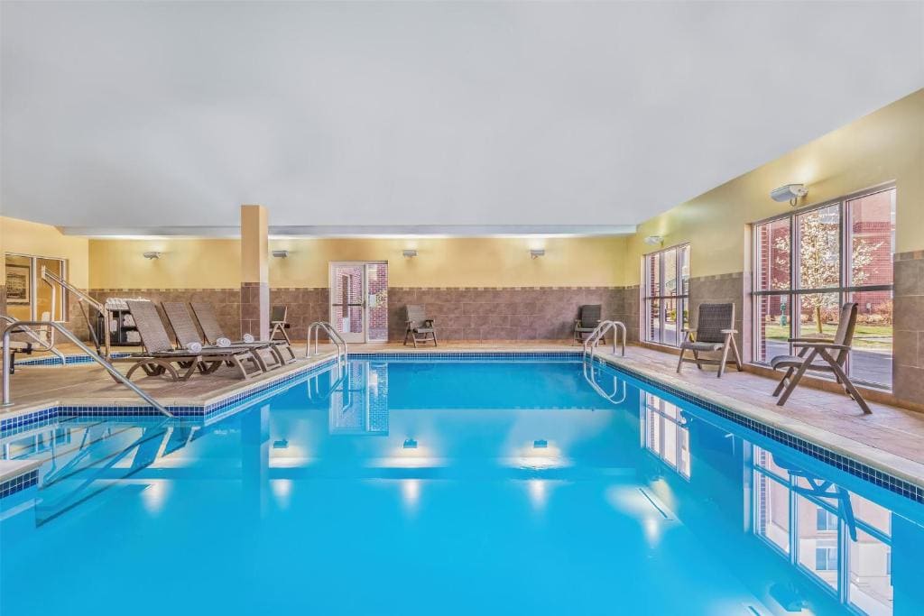 Hampton Inn & Suites Detroit/Airport Romulus - View 4