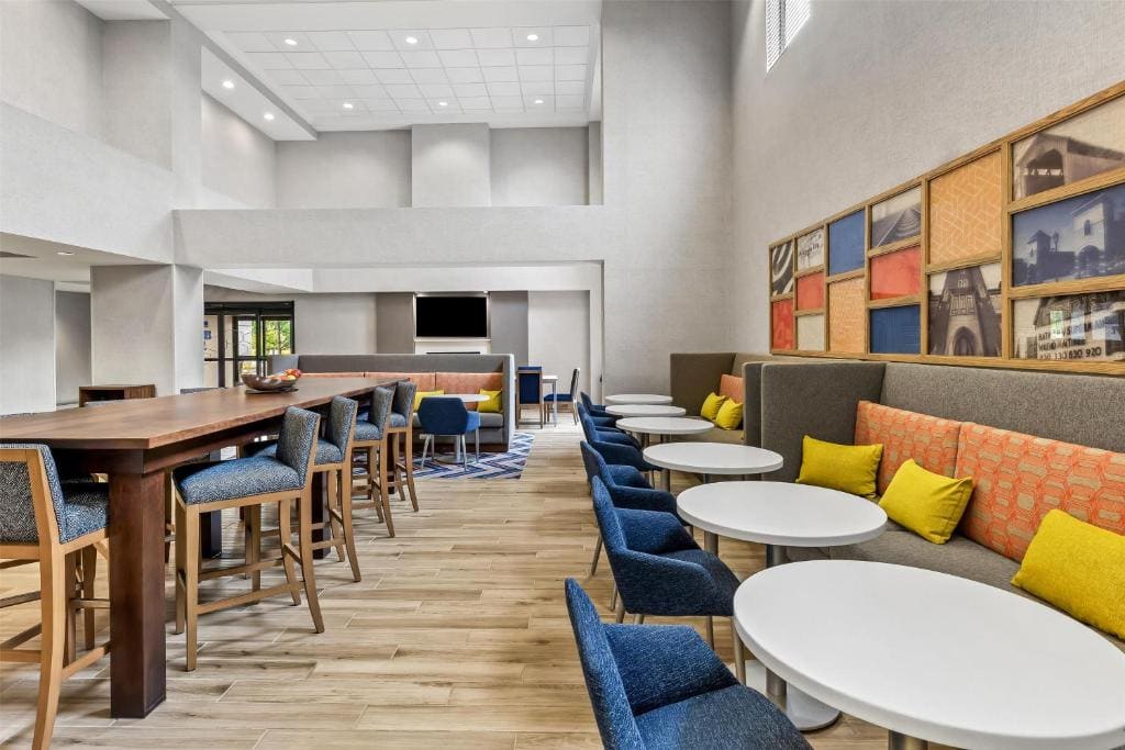 Hampton Inn & Suites Grove City - View 4
