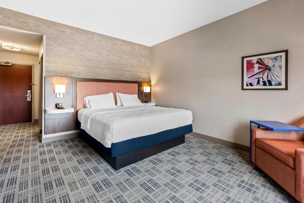 Hampton Inn & Suites Grove City - View 7