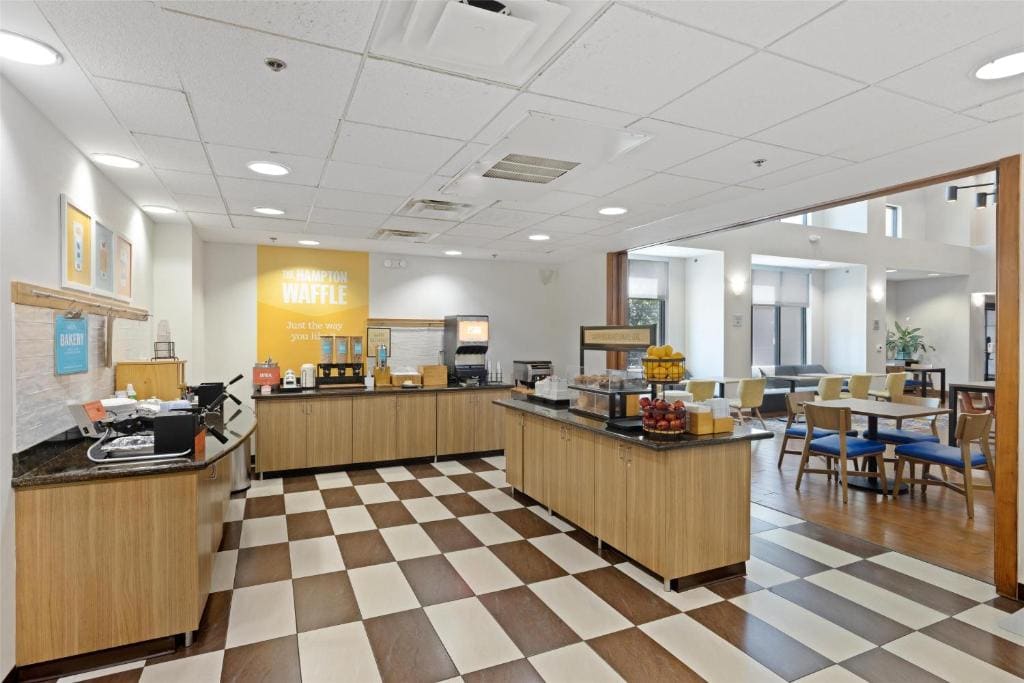 Hampton Inn & Suites Madera - View 3