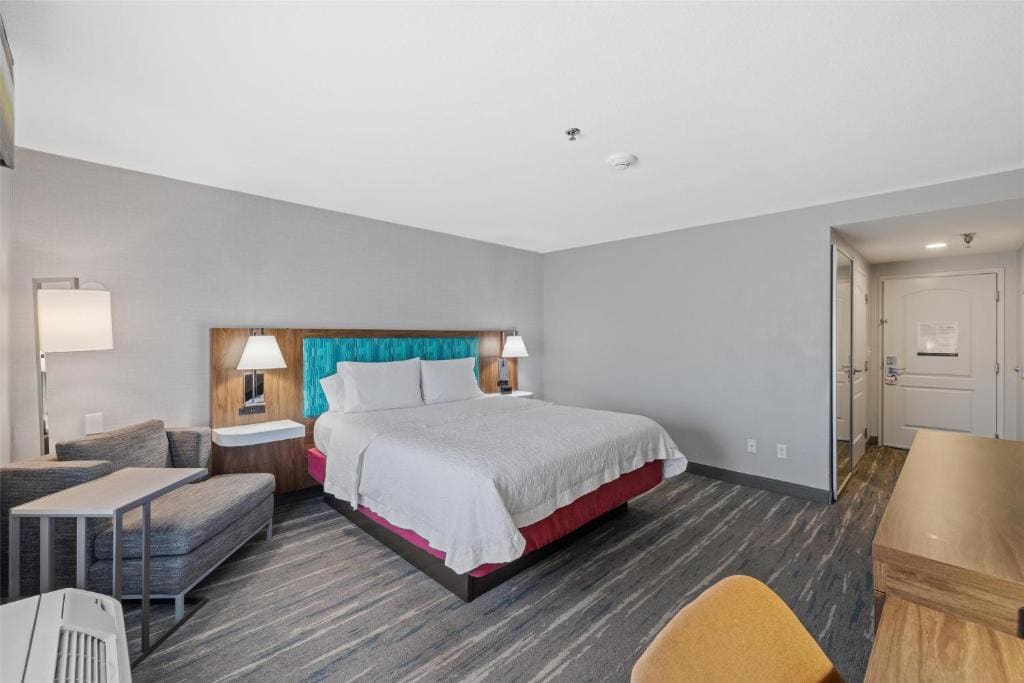 Hampton Inn & Suites Madera - View 7