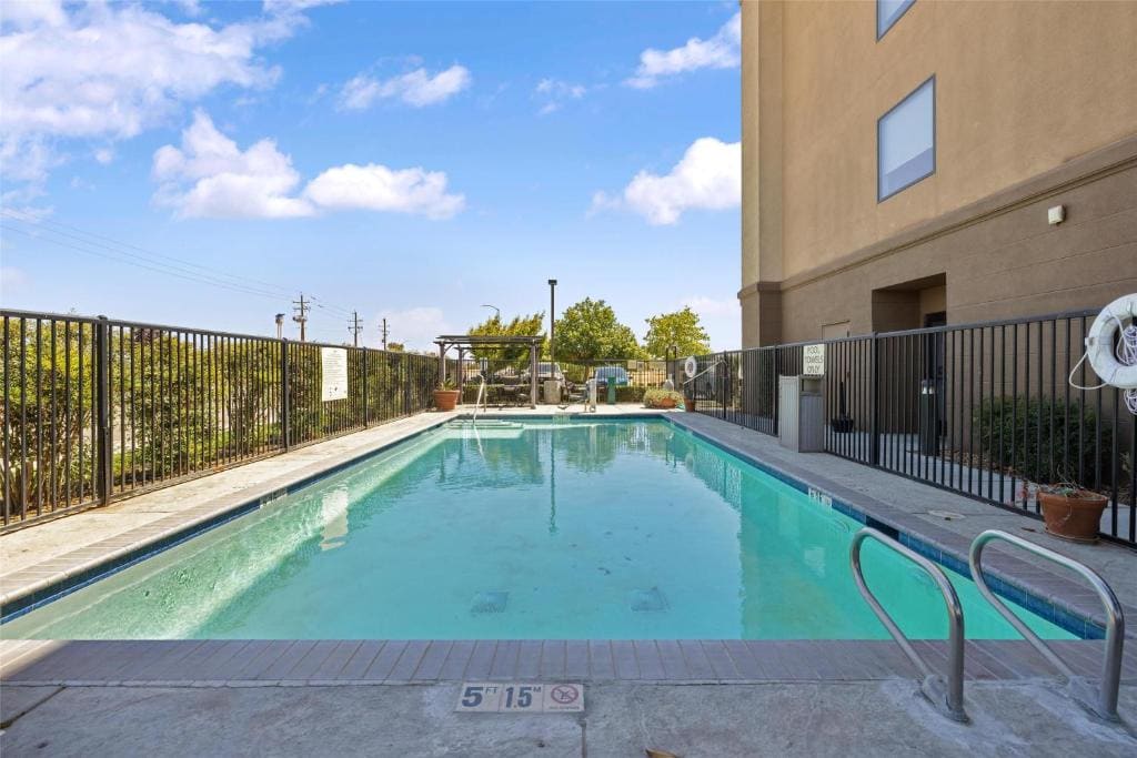 Hampton Inn & Suites Madera - View 5