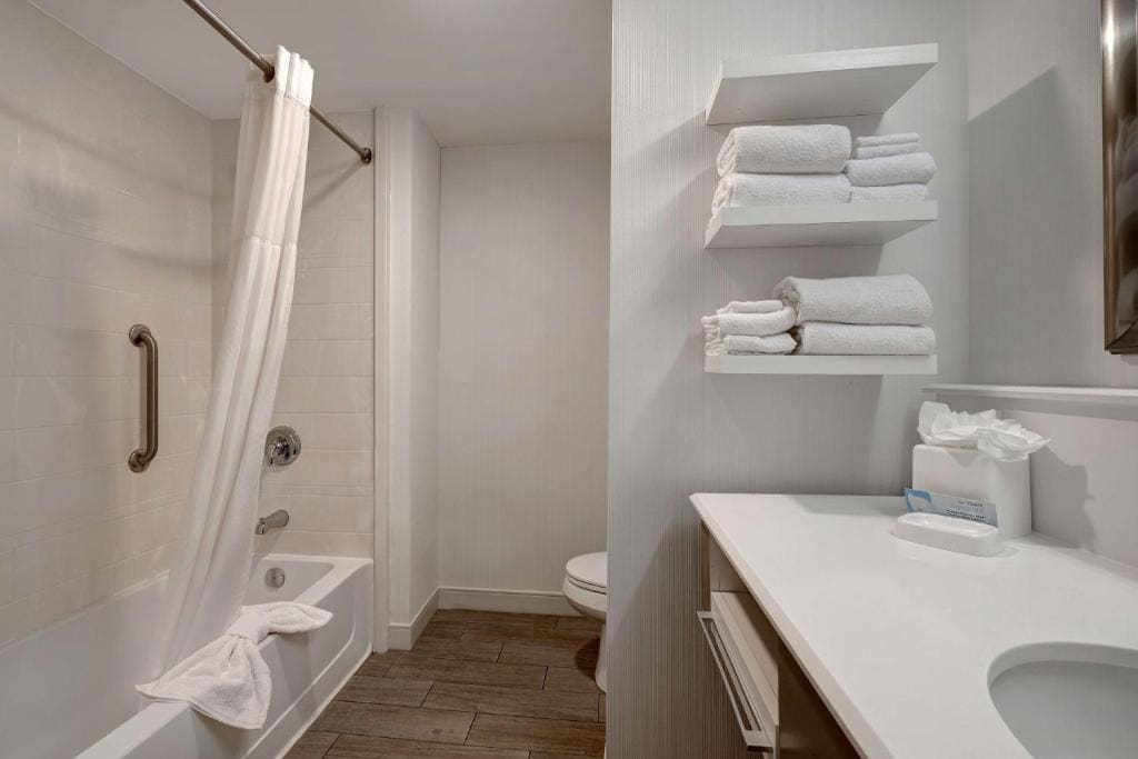 Hampton Inn & Suites Milwaukee West - View 6