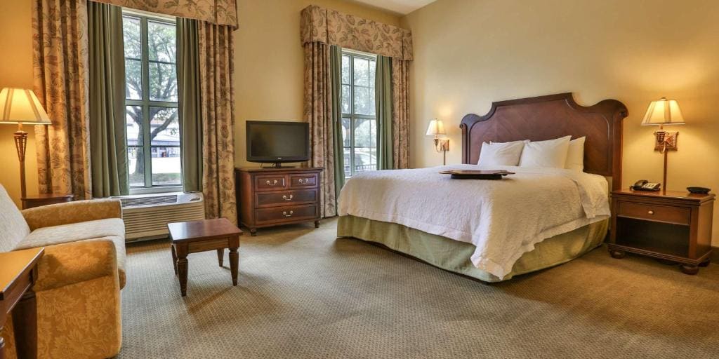 Hampton Inn & Suites Savannah Historic District - View 7