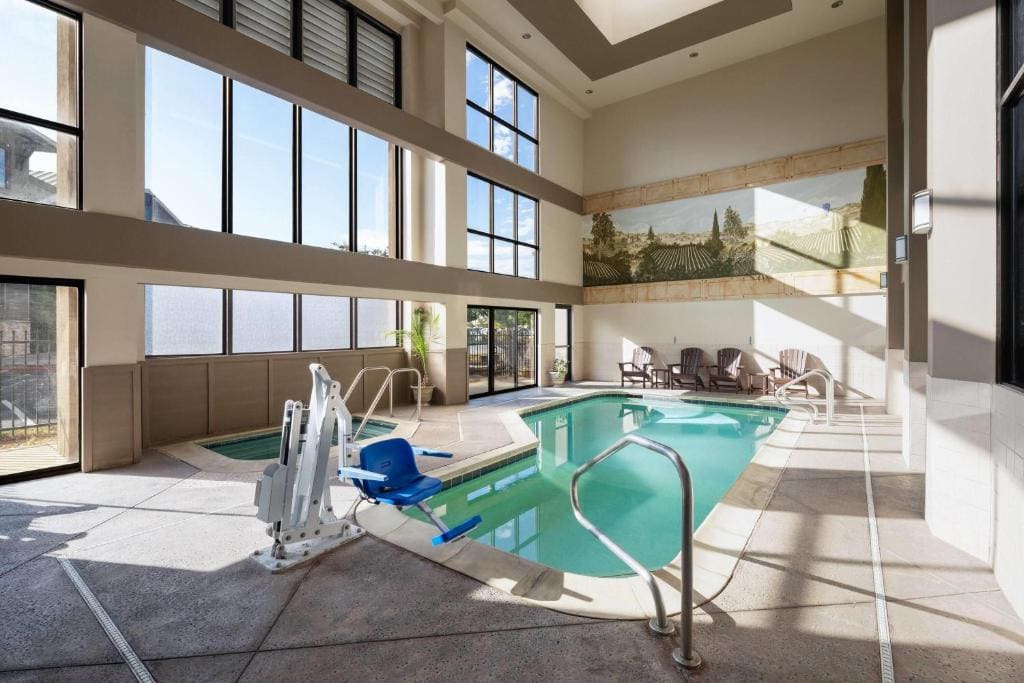 Hawthorn Suites by Wyndham Napa Valley - View 3
