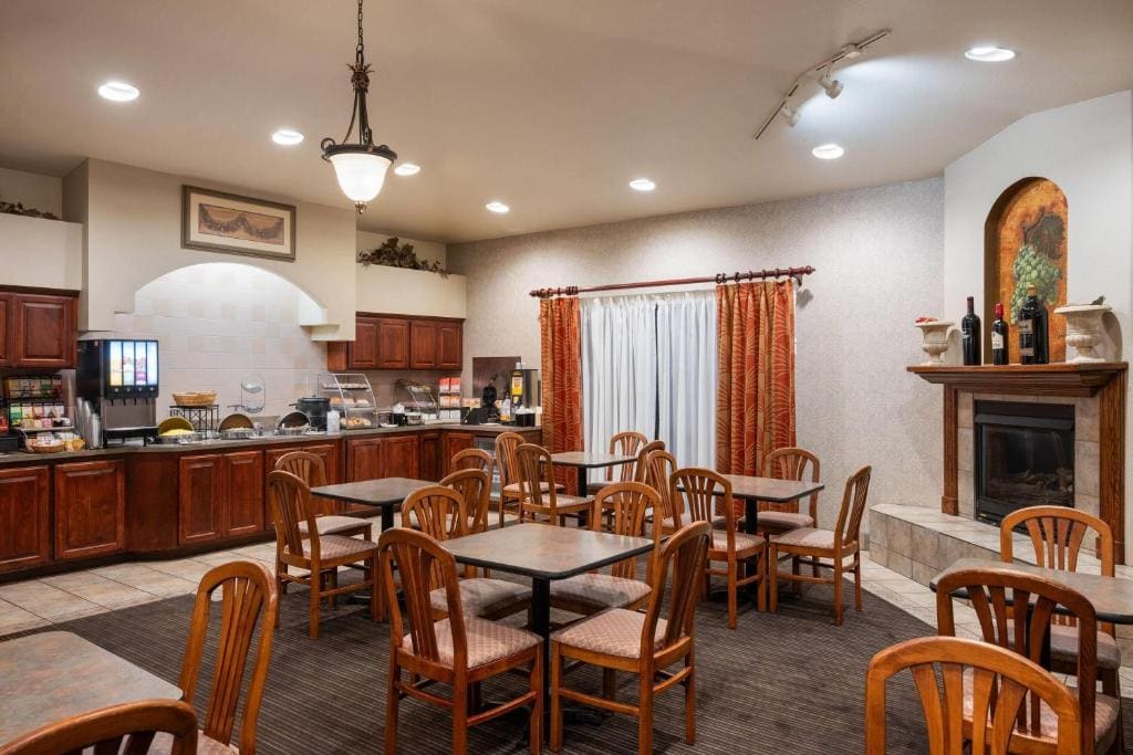 Hawthorn Suites by Wyndham Napa Valley - View 4