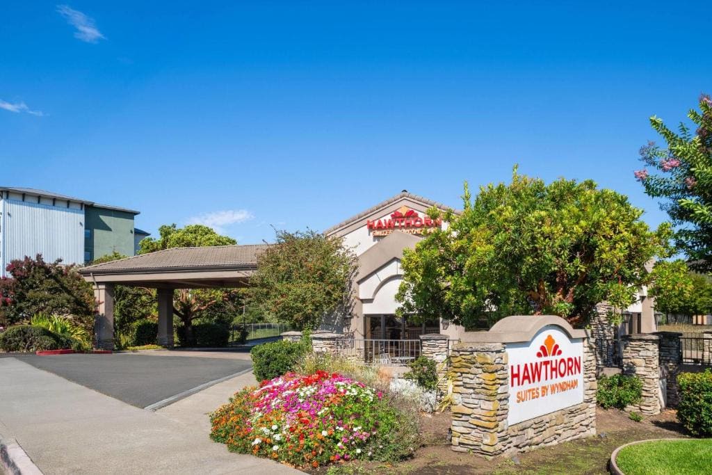 Hawthorn Suites by Wyndham Napa Valley - View 5