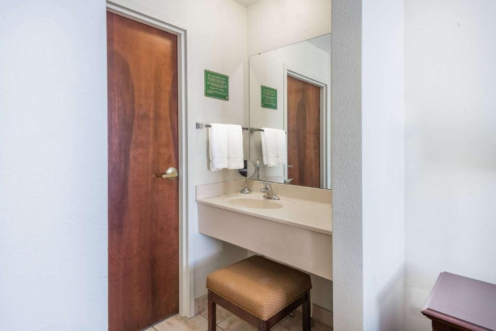 Hawthorn Extended Stay by Wyndham Seville - View 3