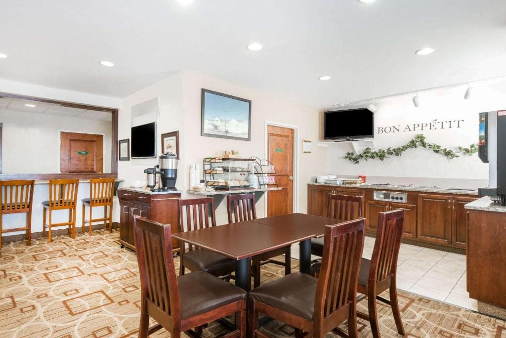 Hawthorn Extended Stay by Wyndham Seville - View 6