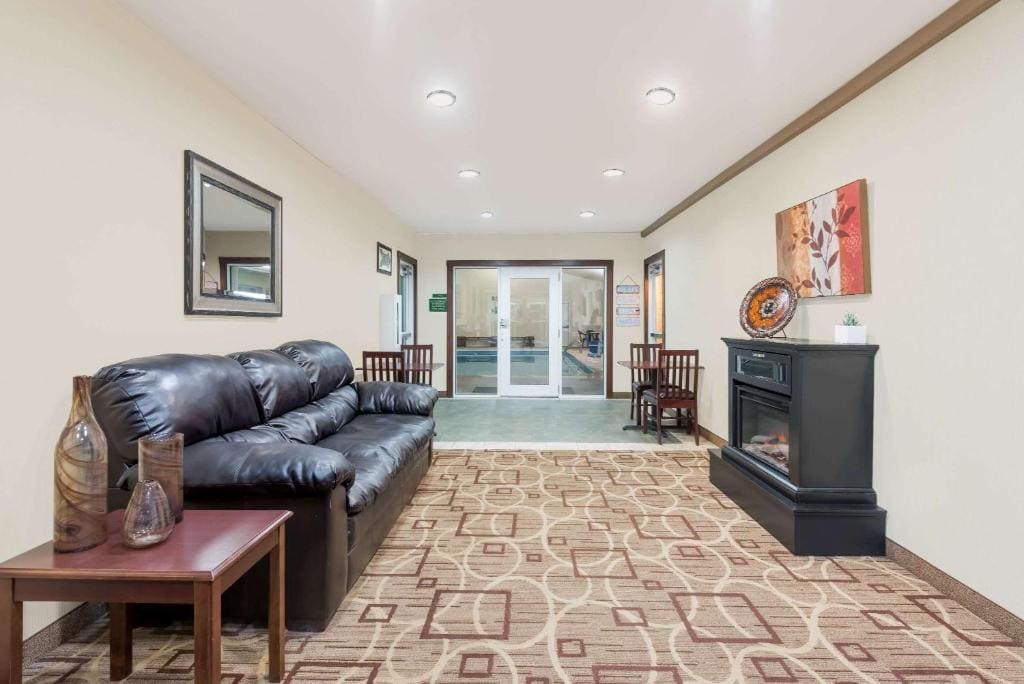 Hawthorn Extended Stay by Wyndham Seville - View 4